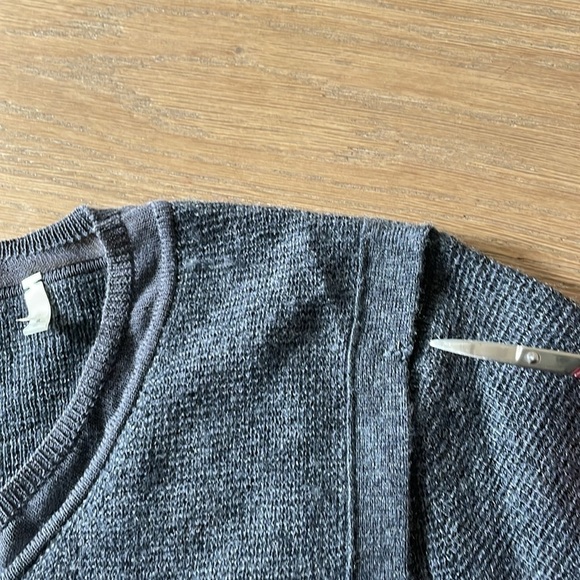 Elie Tahari 100% Merino Wool Long Sleeve Sweater Size Large - Picture 12 of 12